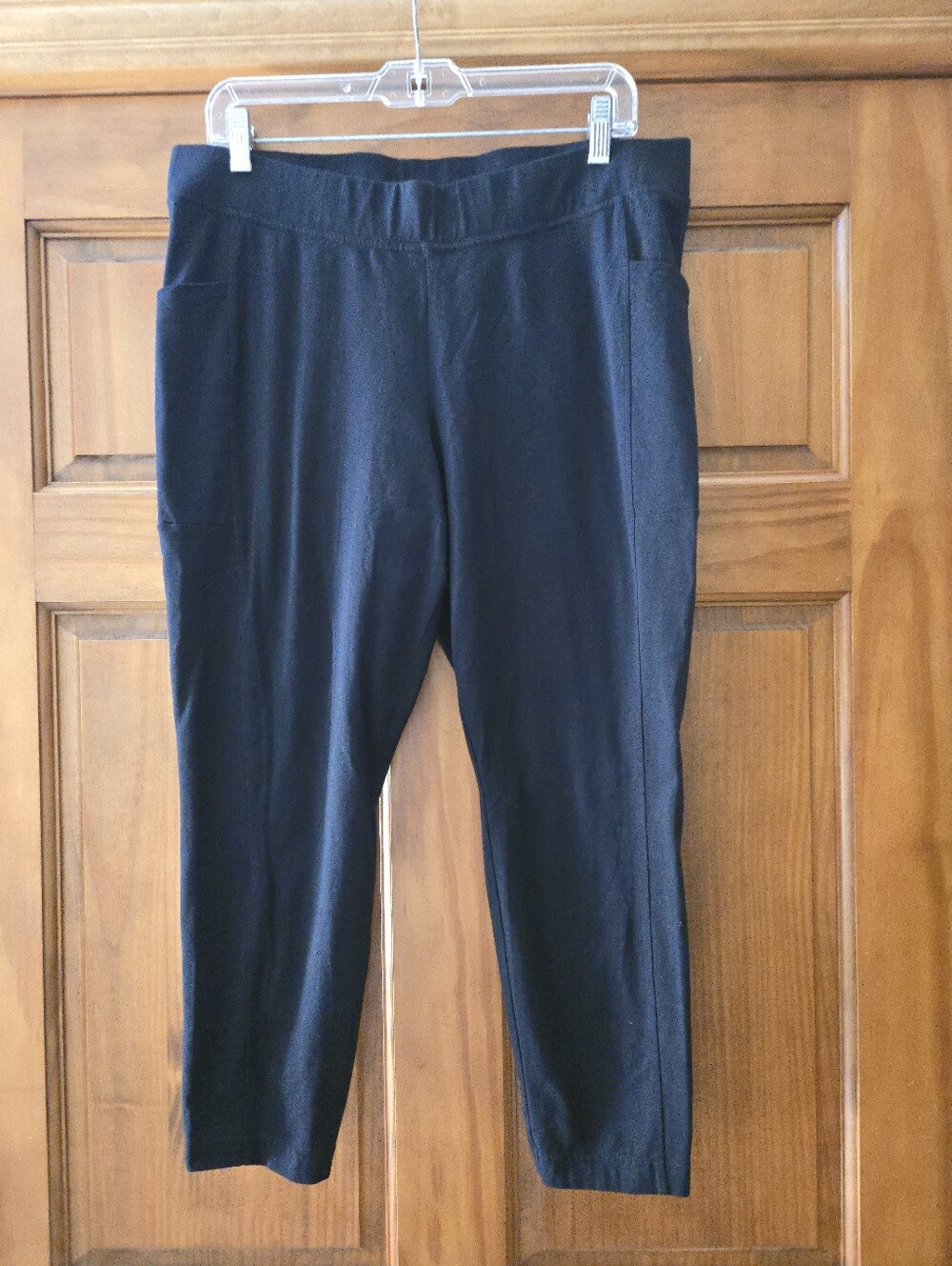 Old Navy Black Capri Leggings Size XL